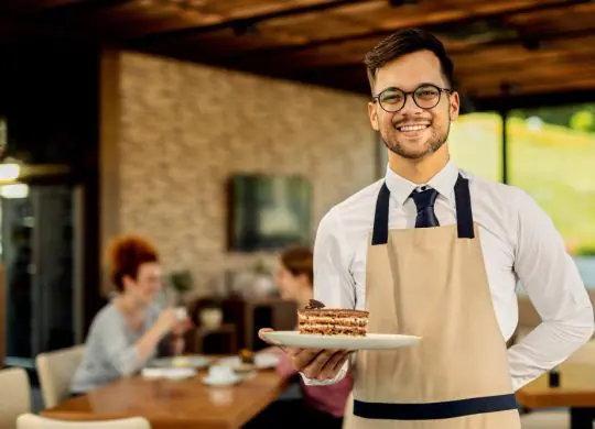 В Европе наблюдается острый дефицит работников сферы гостеприимства в разгар туристического сезона