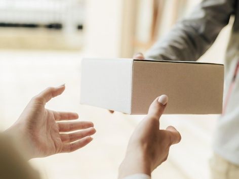 Sending documents abroad by mail: what is allowed and what is not allowed to be sent from Ukraine