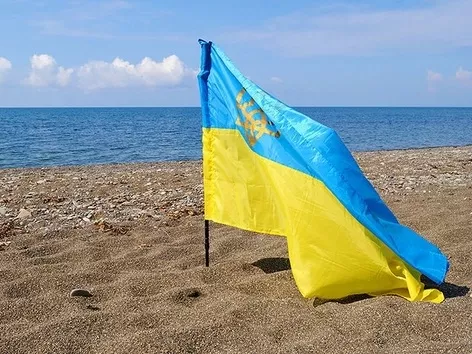 How does the destruction of the Crimean, Henichesk and Chongar bridges affect russian logistics and the Ukrainian armed forces' counteroffensive?