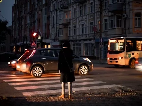 What is the curfew in different regions of Ukraine in 2025?