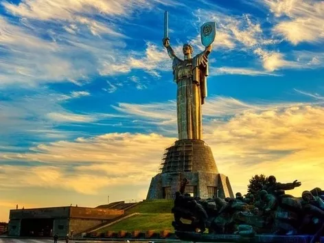 Why do foreign tourists travel to Ukraine during the war: foreigners' opinion