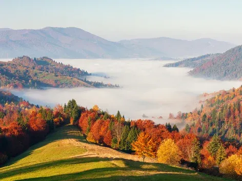 Топ 10 локаций в Украине, куда поехать осенью 2025 года