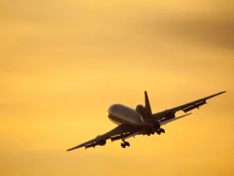 Российская атака дронов на Польшу: Европа предупреждает о угрозе для авиакомпаний