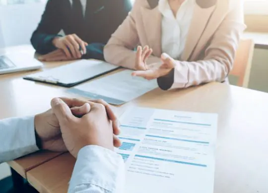 Один документ вместо двух: правительство планирует упростить правила трудоустройства для иностранцев