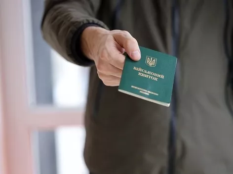 Military registration abroad: how can men update their data and what will happen if they don't?