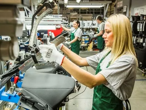 Which EU countries have the best employment conditions for refugees from Ukraine in 2024?