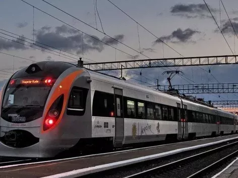 L'Ucraina ha aumentato gli orari dei treni per i Carpazi: come funzioneranno i voli