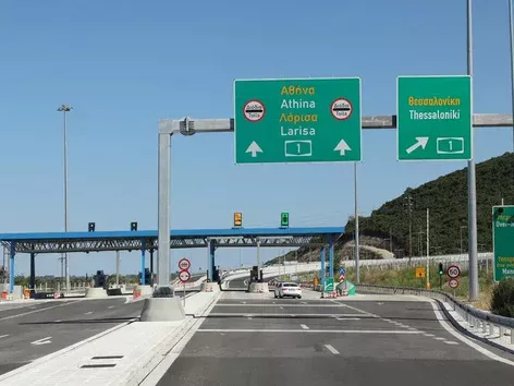 Traffic rules, fines and toll roads in Greece: what drivers need to know before travelling