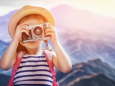 Traveling abroad with a child: the importance of quality insurance