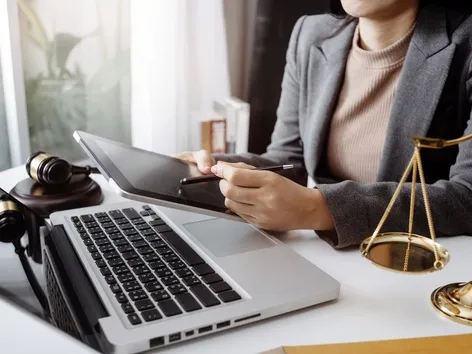 Как восстановить заграничный паспорт за границей и покинуть страну — объясняют юристы Visit Ukraine