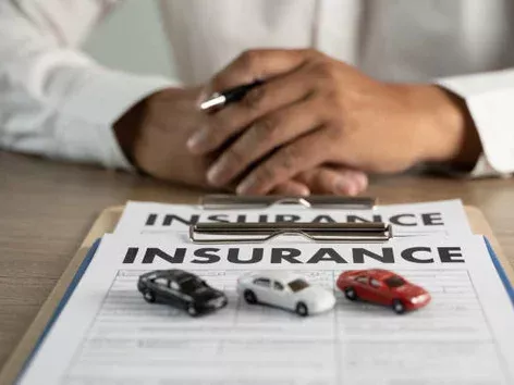 Green Card or Mini Hull: Which insurance to choose for entering Ukraine by car?