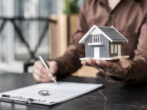 Do Ukrainians need to declare property abroad: clarification from the NAPC