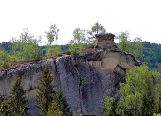 Ямельницкие скалы: почему это малоизвестное место в Карпатах стоит вашего внимания?