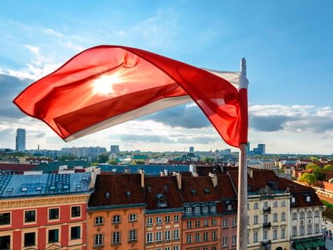 Официальное пребывание украинцев в Польше продлят: новая дата