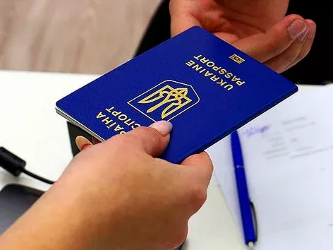 On what grounds do foreigners most often obtain Ukrainian citizenship?