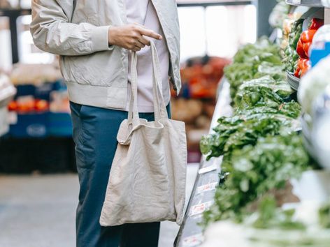 Consumer life of Ukrainians has changed over the year: how they spend money during the war