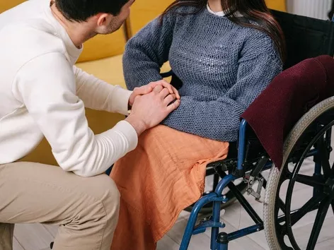 Accompanying persons with disabilities abroad: who is eligible and what documents are required in 2025