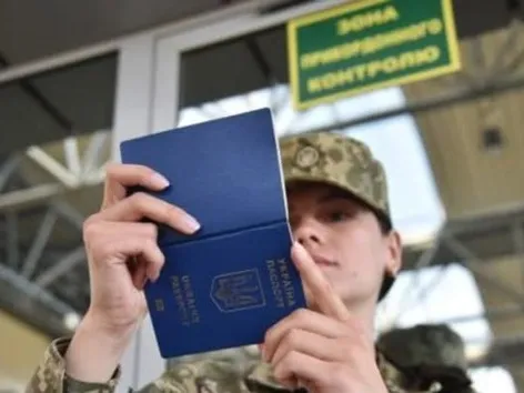 Уряд дозволив чоловікам віком від 18 до 22 років виїжджати за кордон під час воєнного стану: що змінилося
