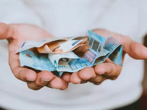 Bonus for Ukrainians in Italy in 2024: who can get 900 euros?