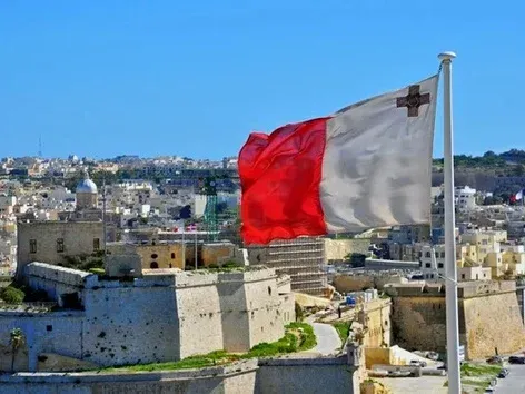 Страховка для въезда на Мальту: кому она нужна, правила получения для разных категорий виз и где ее купить?