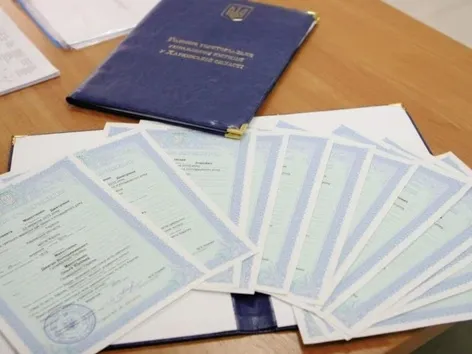 Как восстановить утерянные или исправить неверные документы в ЗАГСе Украины удаленно как иностранцу: дубликаты, исправления и судебные процедуры