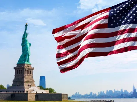 США вводят сбор за гуманитарные пребывания: повлияет ли новый сбор на украинцев?