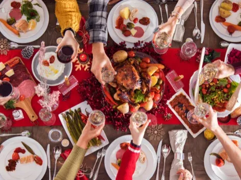 Новогодний стол 2026: сколько это стоит и какие блюда лучше не подавать