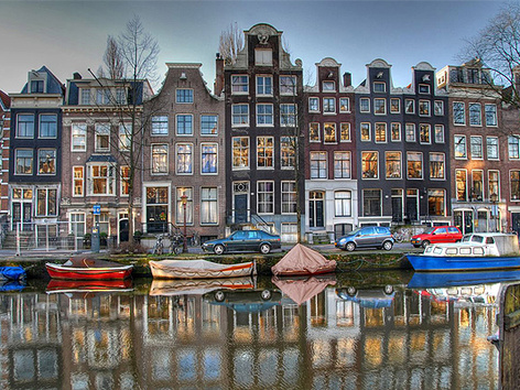 Ukrainians in the Netherlands can start the registration process with the Migration Service to receive temporary protection