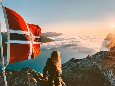 How can Ukrainians apply for a residence permit in Norway after obtaining temporary protection?