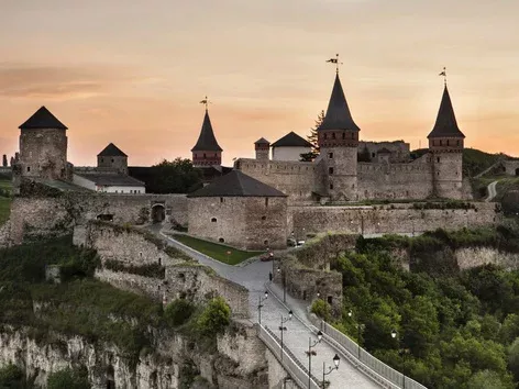 Как добраться в Каменец-Подольский из-за границы в 2025 году?