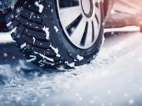 Какое наказание для водителей, использующих летние шины зимой в Украине?