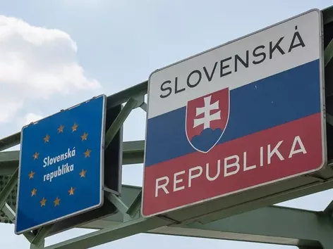 Departure from Ukraine to Slovakia: border crossing, customs control, legalization of stay