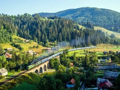 El nuevo servicio de tren de Ukrzaliznytsia conectará el este de Ucrania con Zakarpattia y Europa: horario y rutas