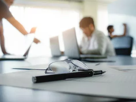 How can Ukrainians confirm their work experience to receive assistance abroad?