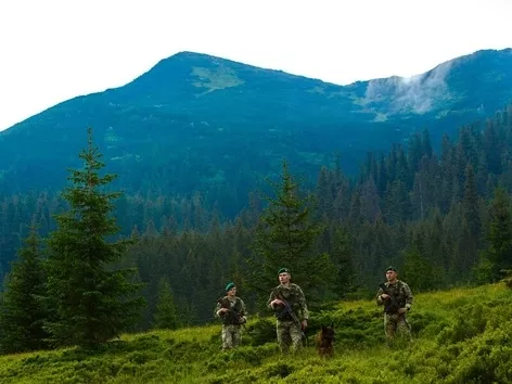 Additional restrictions for citizens and cars in the border area in Zakarpattia: details