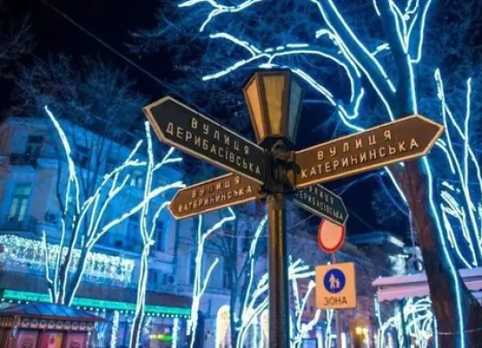 Weihnachten Odesa 2025/26: wie man eine Reise unter Berücksichtigung von Alarmen und Ausgangssperren plant