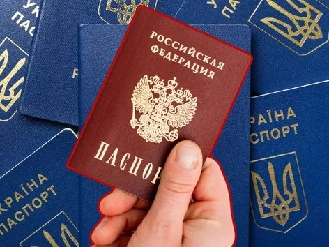 Путін вимагає від громадян України у рф та на ТОТ узаконити своє перебування або виїхати: що відомо?