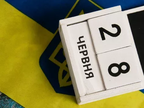 День Конституції України: як країна затвердила верховенство закону і які пункти до останнього викликали дискусії