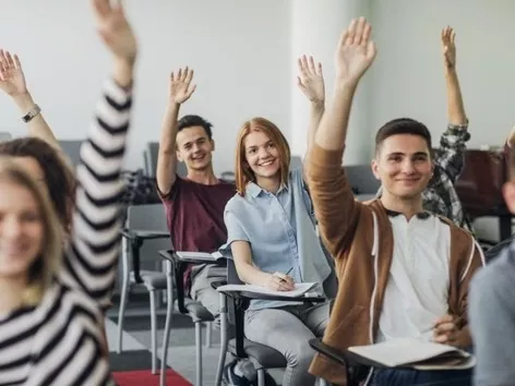 Poland opens evening schools for Ukrainian children: what will they study and how to enroll?