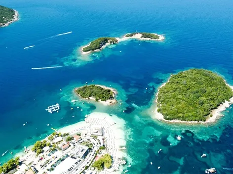 Отпуск, как на Мальдивах, но за меньшие деньги: 4 курорта в Европе с бирюзовыми морями и белыми пляжами