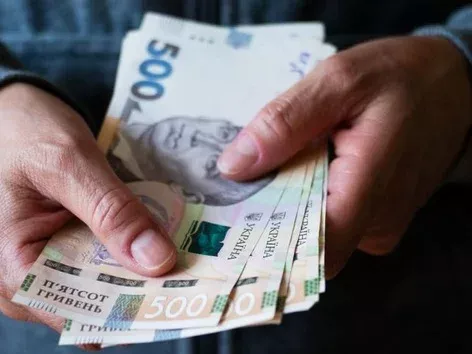Україна продовжує виплати ВПО, але не всім: хто зможе отримати кошти
