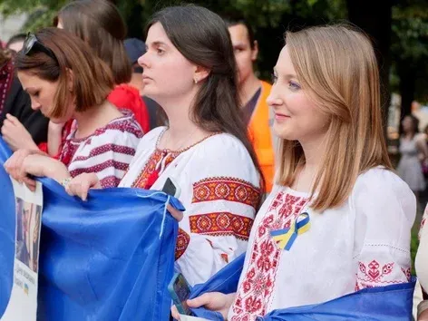 Оптимізм і небезпека: що українці думають про життя в Україні