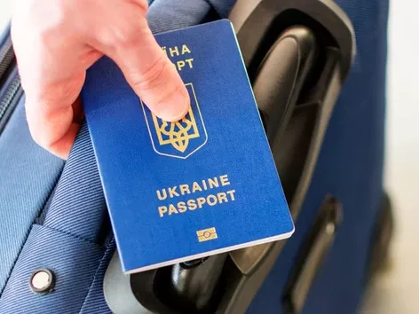 Check your passport expiration date: how long does a passport need to be valid to travel abroad?