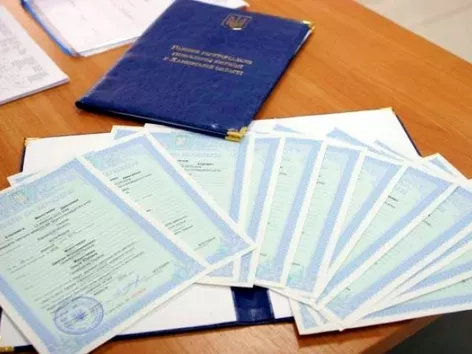 Свидетельство о рождении нового образца с апостилем: когда нужно и как получить?