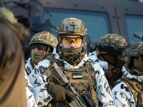 They will be able to terminate the contract only after six months: changes are also expected for foreigners in the Armed Forces