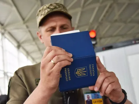 Поездки за границу для мужчин в возрасте 18-22 лет: новые правила с 28 августа 2025 года