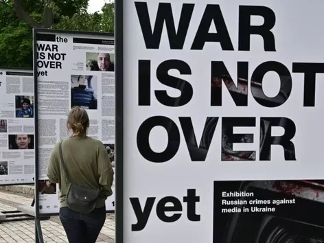 Has the West's opinion of Ukraine's counteroffensive changed and what is being said about the UAF in the news?