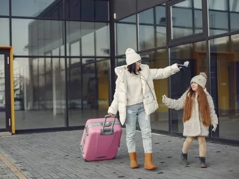 How do I reserve the right to return to my country of residence after temporarily returning to Ukraine?