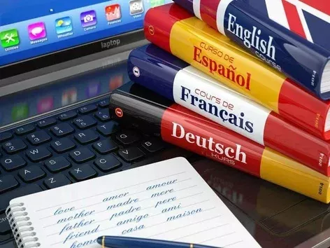 How many Ukrainian refugees have overcome the language barrier abroad?