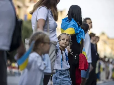 How many Ukrainians plan to build a future in Ukraine and what challenges do they expect the country to face in its postwar reconstruction?